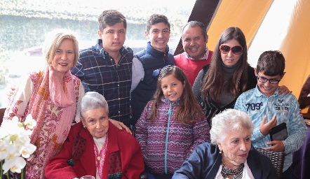  Magdalena con la familia Chávez Ortuño.