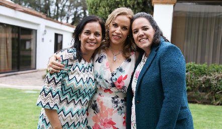 Lucy Luna, Mariana Torres y Pili Torres.