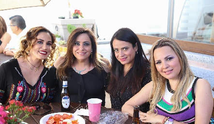  Liz Montes, Jazmín Terrazas, Carolina Márquez y Madeleine Ricavar .