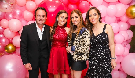  Fernando, Aurora y Gris Torres con Griselda Ruiz.