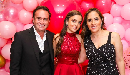  Fernando Torres y Griselda Ruiz con su hija Aurora.