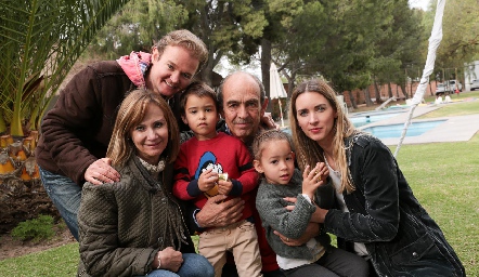  Familia Borbolla González.