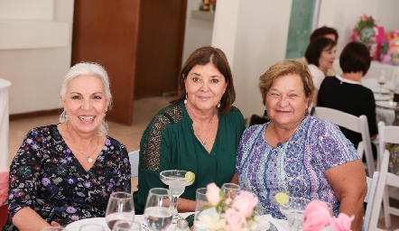  Adriana Villasuso, Nuria Armengol y María Elena Siller.