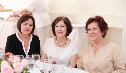  Laura Valle, Ángeles Guerra y Magdalena González.
