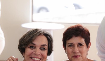  Ana Luisa y Laura González.