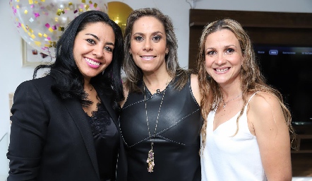 Jessica Torres, Michelle Zarur y Aurora Irigoyen.