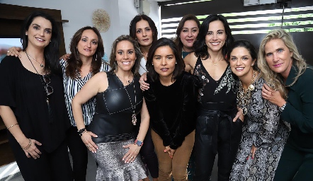  Maricel Gutiérrez, Adriana Ocaña, Michelle Zarur, Claudia Artolózaga, Lorena Torres, Deyanira Cázares, Anilú Enríquez, Daniela Gutiérrez y Claudia Quiroz.
