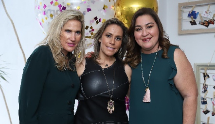  Claudia Quiroz, Michelle Zarur y Deyanira Cázares.