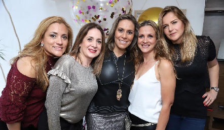  Yolanda Tapia, Denisse Beltrán, Michelle Zarur, Aurora Irigoyen y Erika Olivares.