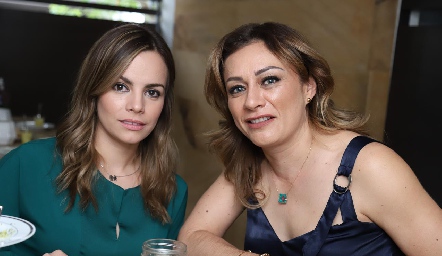  Arlette Robledo y Natalia Sáenz.