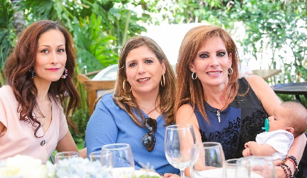  Marlenne Casas, Rosy Villa y Fabiola Tirado.