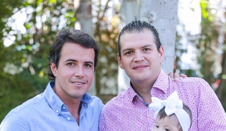  Javier Meade y Mauricio Ruiz con Victoria.
