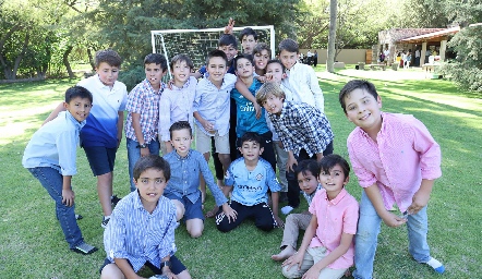  Rodrigo con sus amigos.