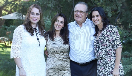  Meritchell, Vanessa, Olegario y Mónica Galarza.