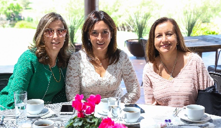  Charo Valladares, Odile Sánchez y Josefina Sánchez.