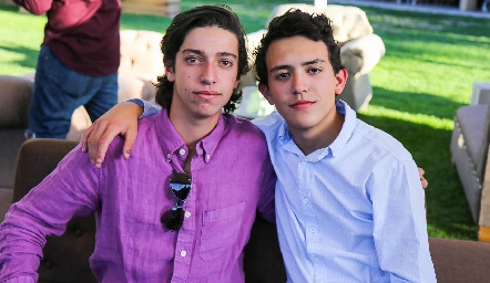  Juan Pablo y Emilio.