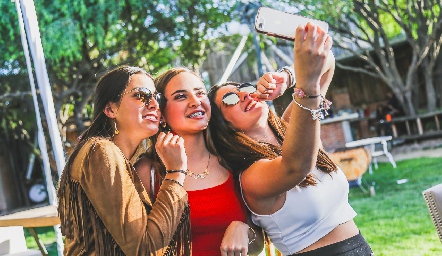  Marina Nieto, Lorenza Hinojosa y Regina Armendáriz.
