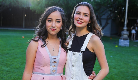  Ximena Escamilla y Renata Acevedo.