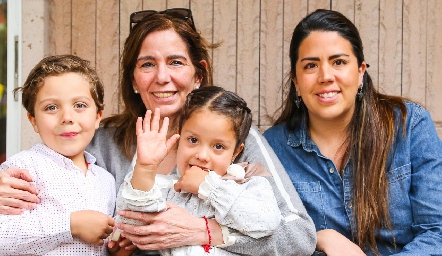  Jerónimo, Ana Elena Zamacona, Elena y Gaby Carrillo.