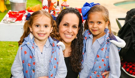  Marcela Jerez con Marcela y Andrea Santos.