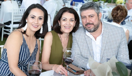  Alma Reynoso, Alicia Reynoso y Edgardo Hernández.