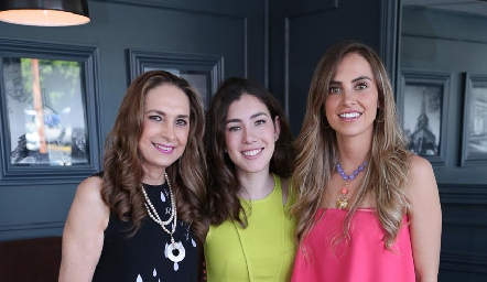  Lucía Lozano de Galarza, Pamela Herrera y Lucía Galarza.