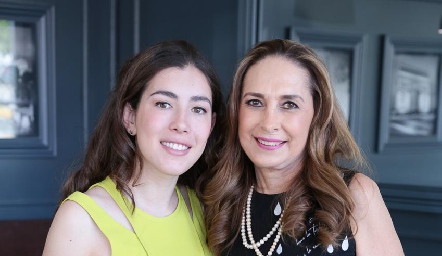  Pame y su suegra Lucía Lozano de Galarza.