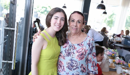  Pame Herrera y Manuela Galarza.