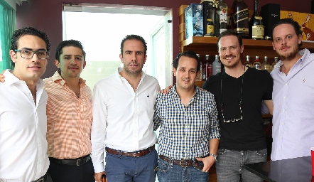  Victorio Ortiz, Manuel Mora, Manuel Boelsterly, Alejandro Sanvela, Pato Valle y Rodrigo Ruiz.