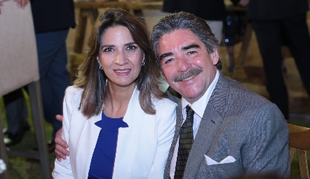  Lourdes Velázquez y Manuel Álvarez.