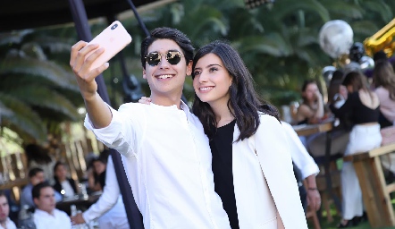  Selfie Miguel y su novia Ana Paula.