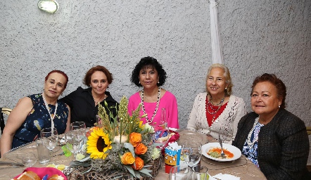  Elena Martín, María Ortiz, Elsa Martínez, Manola Alonso y Guadalupe de Martínez.