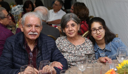  José Zermeño, María Eugenia Nava y Bárbara González.