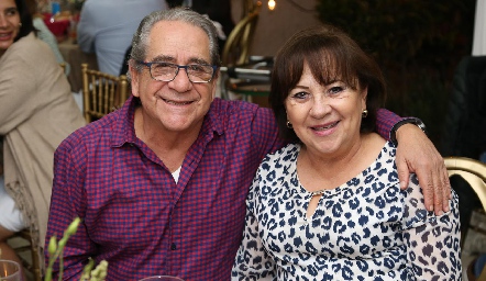  Manuel Márquez y Leticia de Márquez.