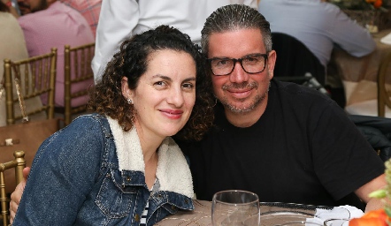  Alejandra Ortiz y Rodrigo Cárdenas.