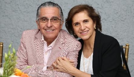 Enrique Díaz de León y Dolores Lastras.