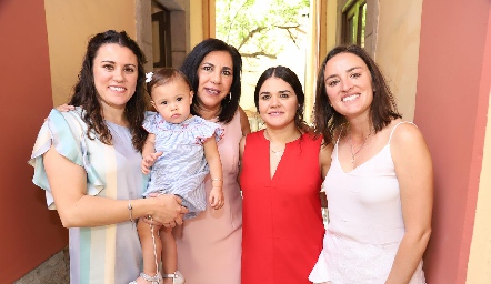  Sofía Villar, Martina, Gladys Farías, Nuria y Gladys Villar.