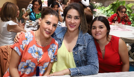  Elena Colles, Roxanne Olvera y Nuria Villar.