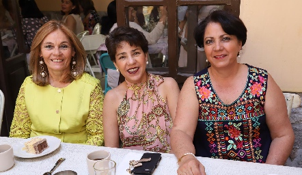  Esther Chavero, Gaby Carvajal y Sandra Gaviño.