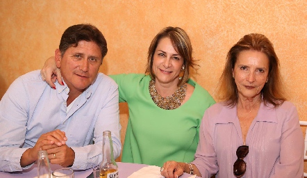  Carlos Román, Alejandra Medina y Magda Argüelles.