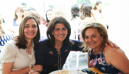  Cecilia Delgado, Pilar Lázaro y Tita Aguillón.