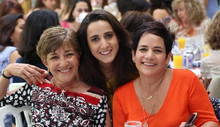 Carmen, María y Tita Lavín.
