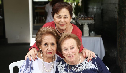  Juanita, Lichis y Carmela Hinojosa.
