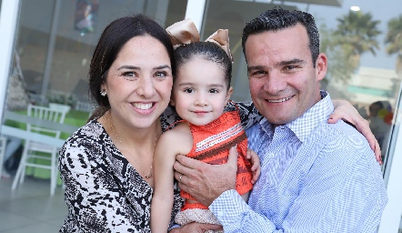  Charo Ortuño, Macarena y Carlos Rebolledo.