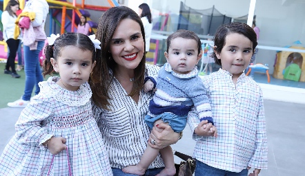  Ale, Alejandra Díaz de León, Franco y Juanqui.