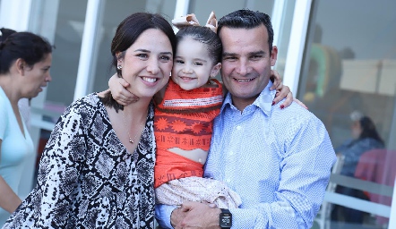  Charo, Macarena y Carlos Rebolledo.