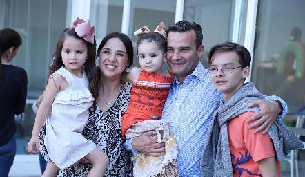  Loretta, Charo, Macarena, Carlos y Carlos Rebolledo.