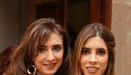  Martha Abud con su hija Daniela Güemes.