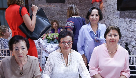  Ana María Flores, Chelo y Guadalupe Morales con Olga Serment.