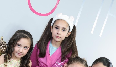  Las peques.